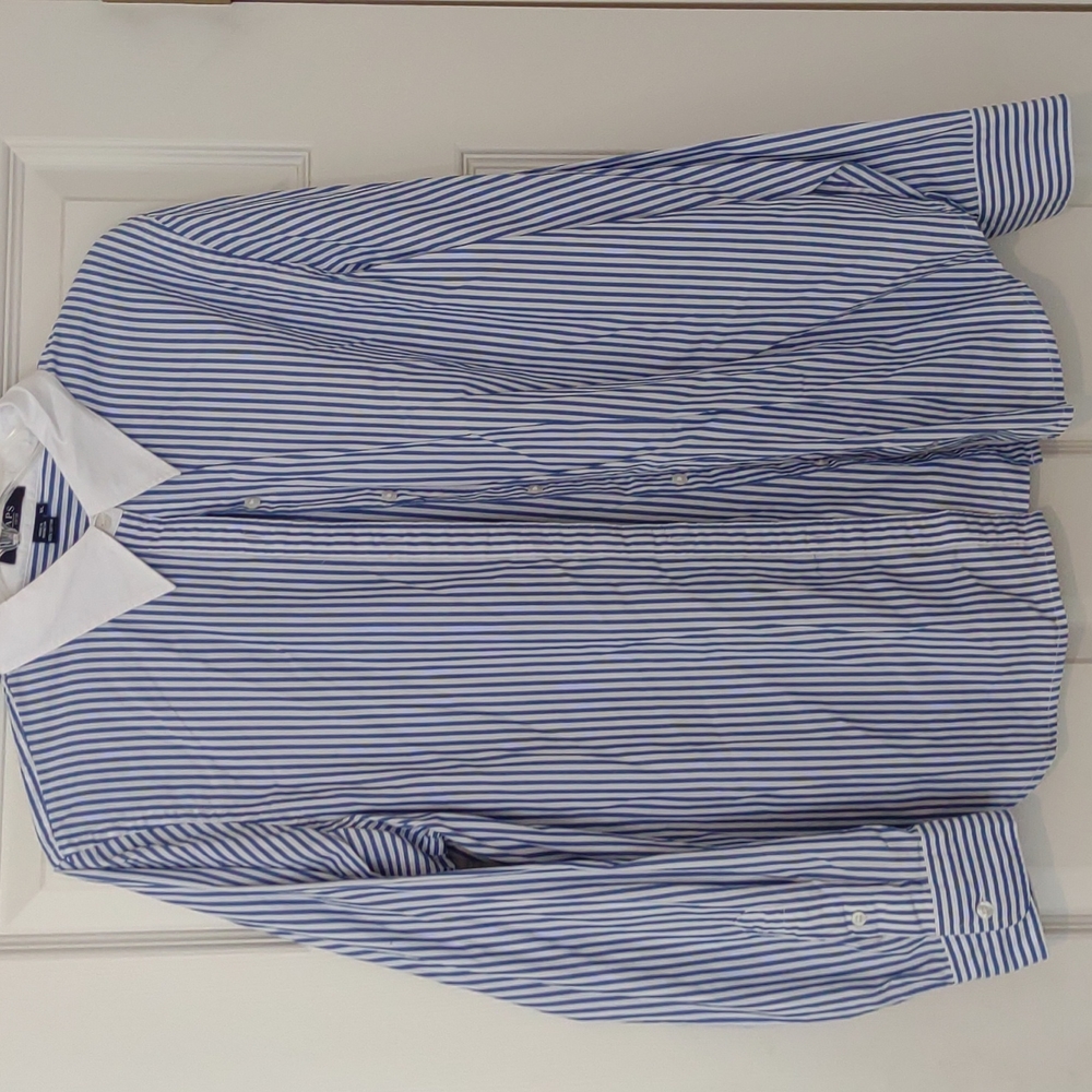 Chaps blue and white button down shirt in size XL